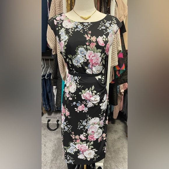 Floral Dress. Size 10. Great for Work or Church! Pretty & Stretchy!! - Picture 10 of 13